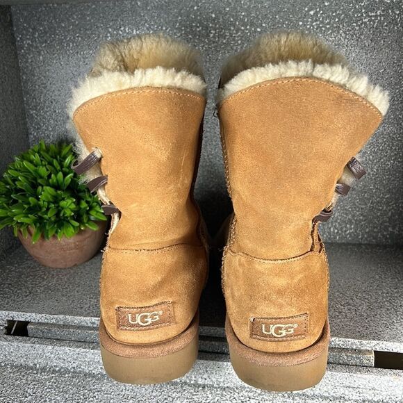 UGG Australia Chestnut Constantine Boots Shoes Sheepskin Leather Size 7 - Picture 3 of 9